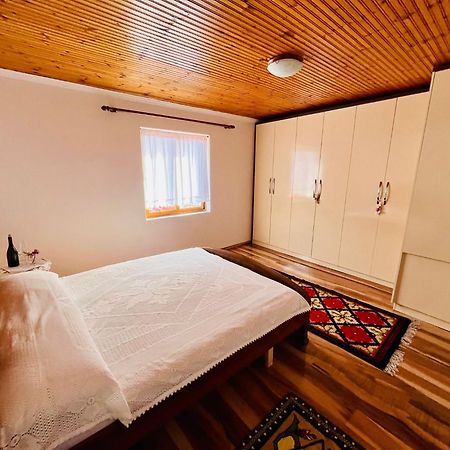 Nena'S Dashe House Berat Exterior photo